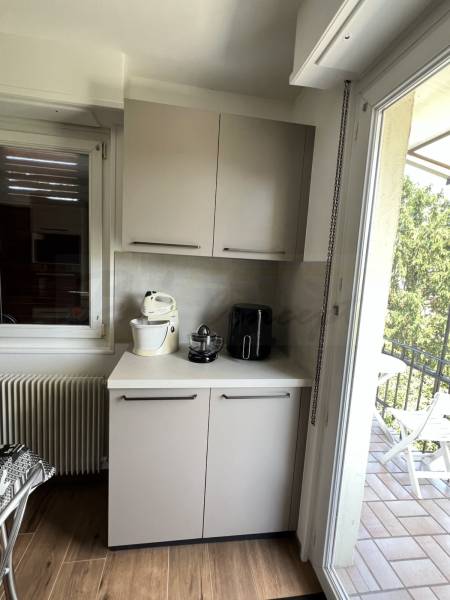 Création de rangement dans la cuisine sur mesure facile d'entretien : APRES