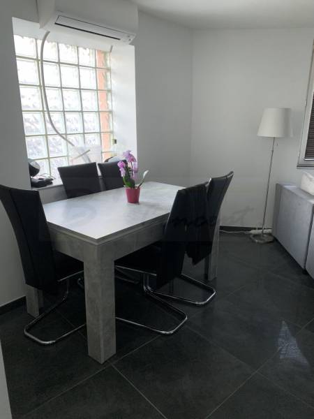 Salle à manger du studio après rénovation à Strasbourg