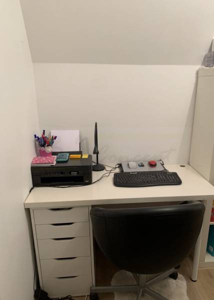 Création d'un coin bureau dans le dressing pour un étudiant ou pour du télétravail